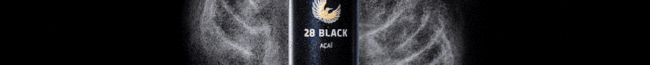 28 BLACK Açaí Energy-Drink mit Flügel-Effekt auf schwarzem Hintergrund