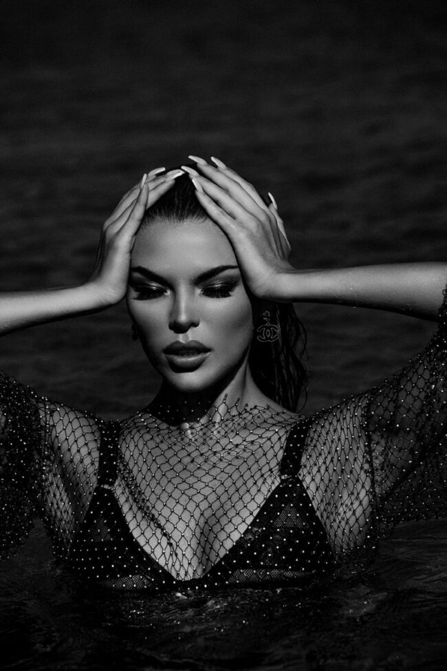 Wasser shooting auf Mykonos mit Model Valentina Cardenas